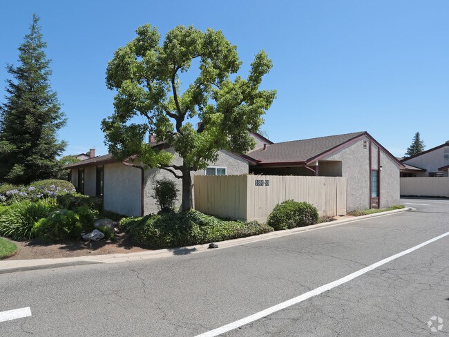 Building Photo - Willow Estates