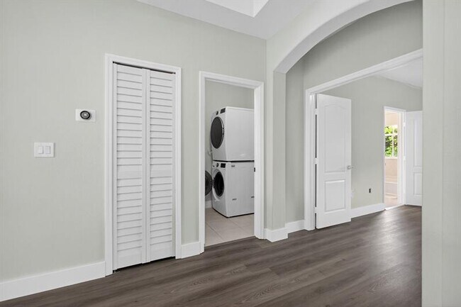 Building Photo - 981 SW 149th Ct