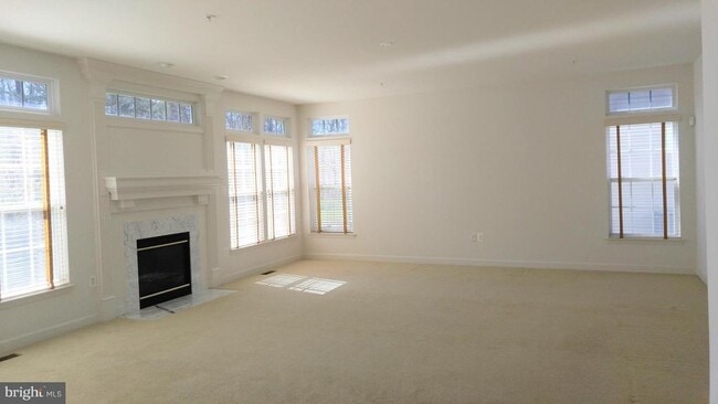 Building Photo - 4415 Medallion Dr