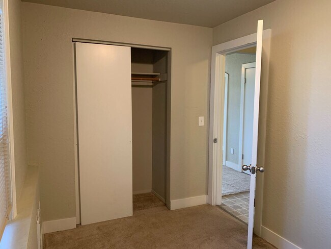 Building Photo - 100 Renton Triplex