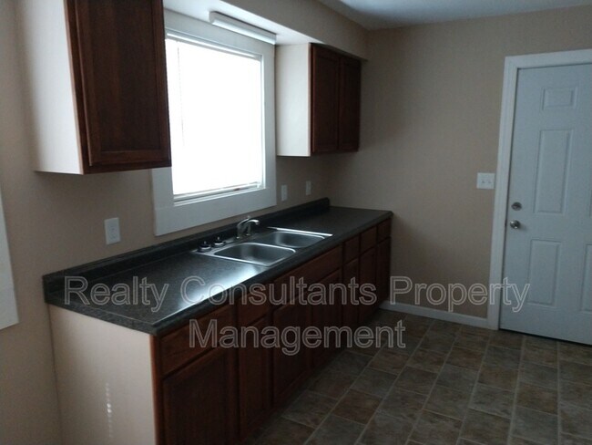 Building Photo - 106 Jessup St