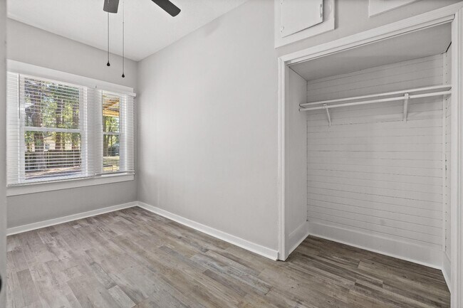 Building Photo - 501 E 4th St