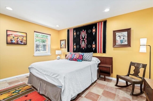 Building Photo - 7001 Danwood Dr