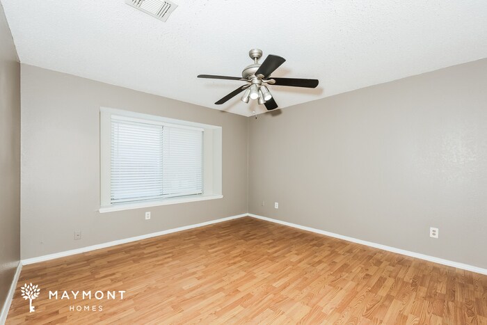 Building Photo - 6406 Mercedes Dr