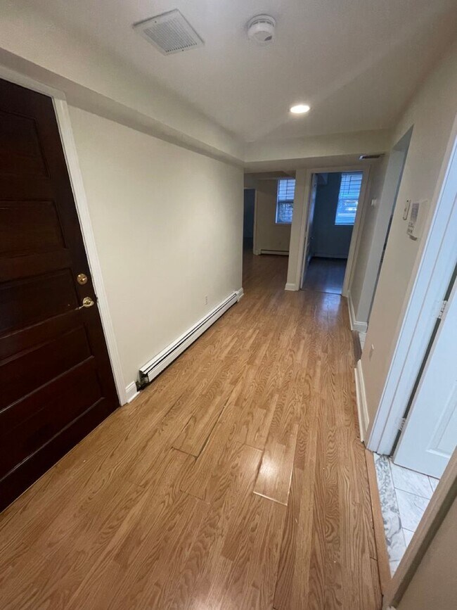Building Photo - Avl now! Huge 3BR in Packard's Corner, hea...