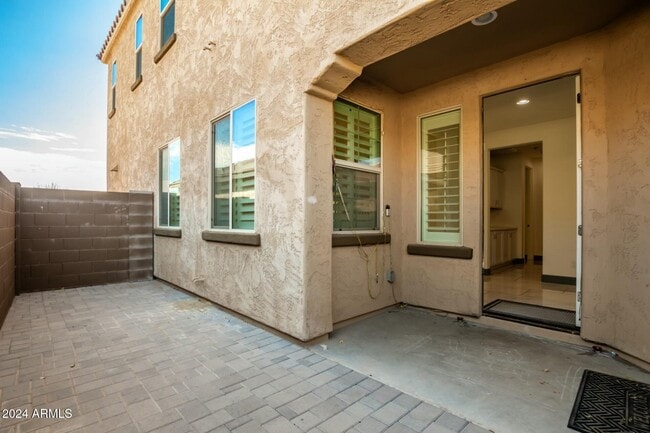 Building Photo - 9567 W Robin Ln