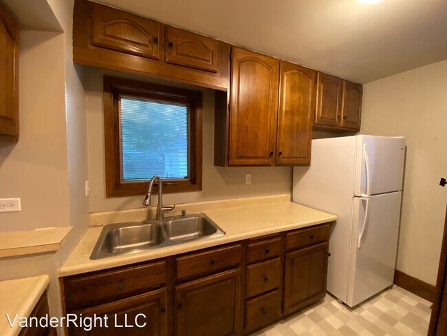 Building Photo - 3 br, 1.5 bath House - 2107 S Grange Ave