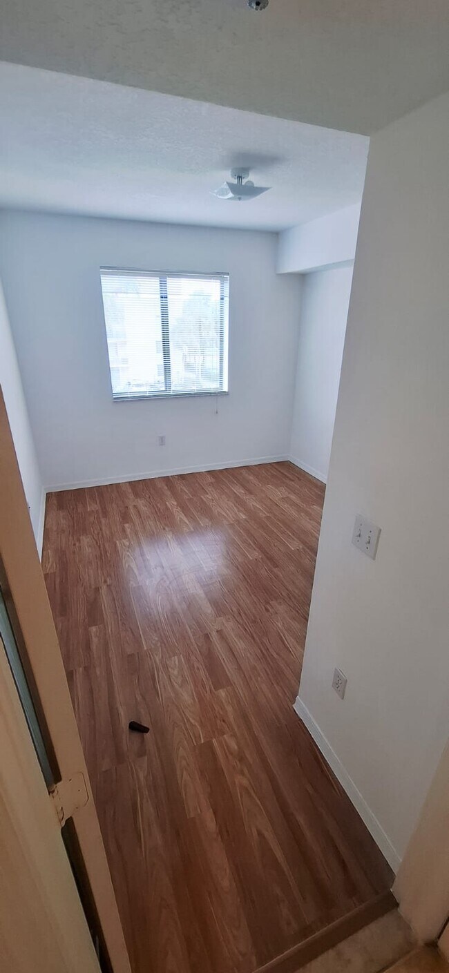 Building Photo - 9340 Fontainebleau Blvd