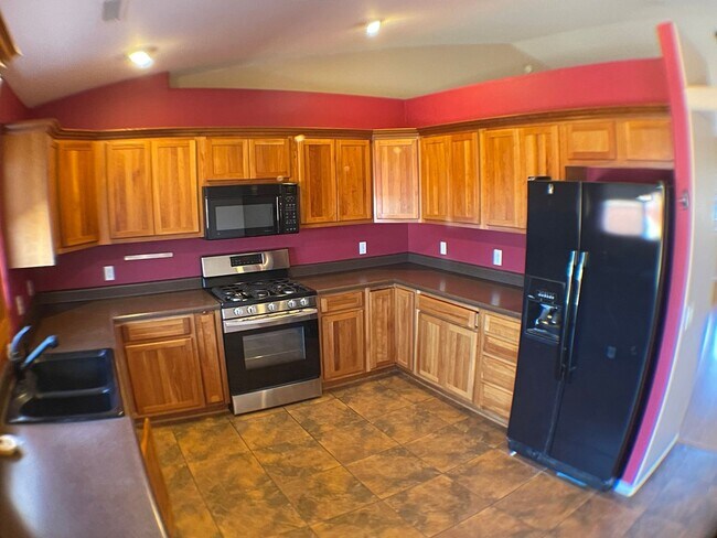 Building Photo - Spacious Single-Level Home in Desirable Do...