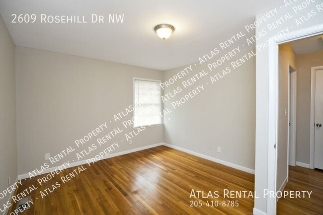 Building Photo - 2609 Rosehill Dr NW