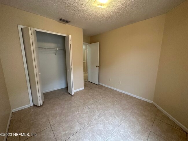 Building Photo - 1127 Cove Landing Dr