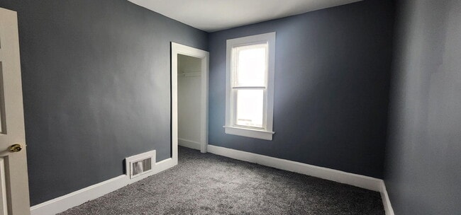 Building Photo - 1801 N Wisconsin St