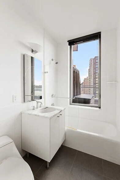 Building Photo - 46-10 Center Blvd