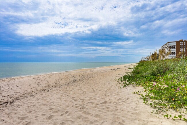 Building Photo - 4225 North Highway A1A-SI ID1386037P