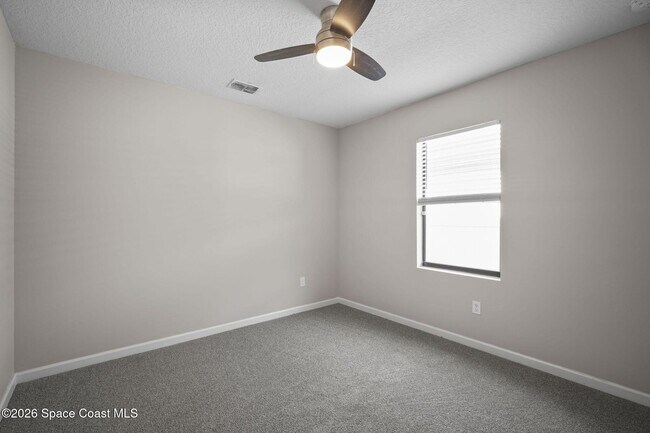 Building Photo - 548 Coyote Dr