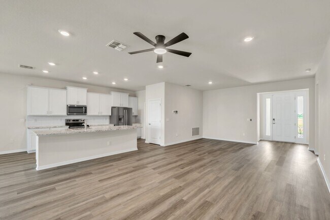 Building Photo - 3 Bedroom Villa - Star Farms