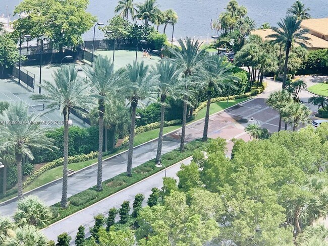 Building Photo - 2 Grove Isle Dr