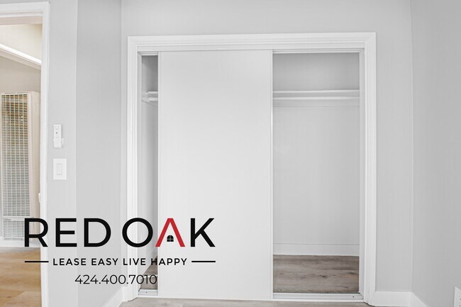 Building Photo - 15405 Vanowen St