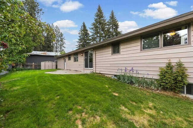 Building Photo - Beautiful 5-Bedroom Home in Mead School Di...