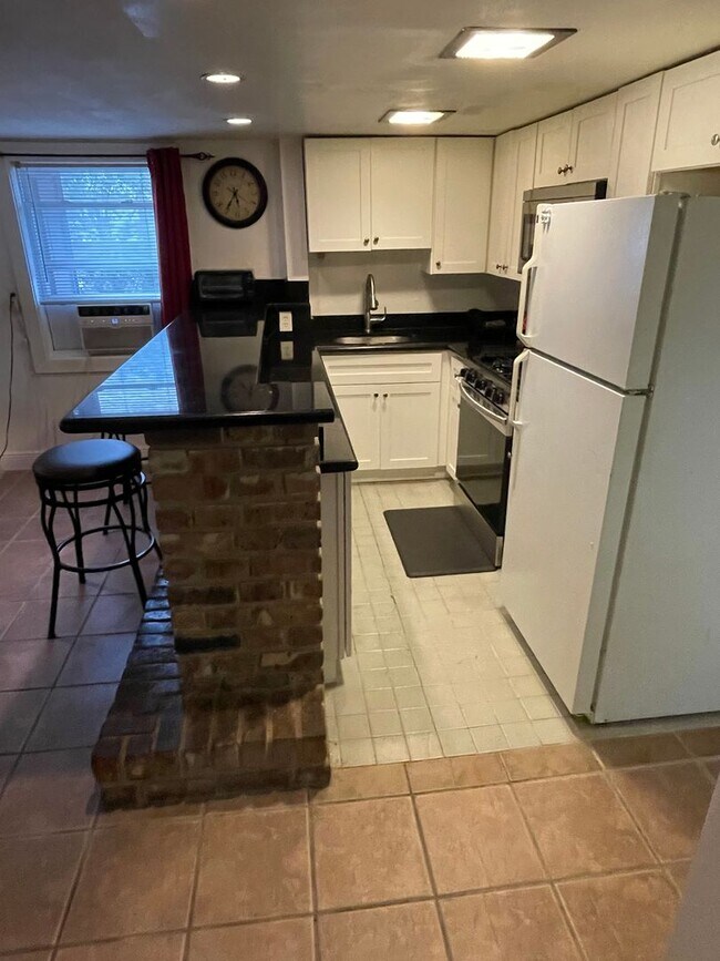 Building Photo - Partially Furnished 2BD/2BA