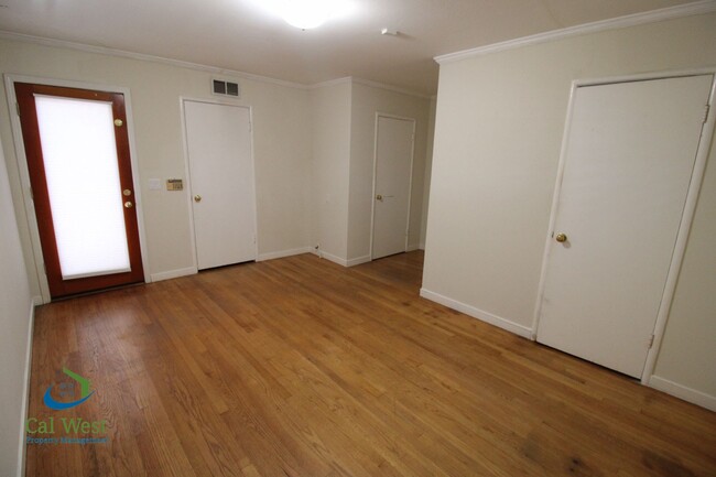 Building Photo - $4495 - Beautiful and Quiet 3/3 Single Fam...