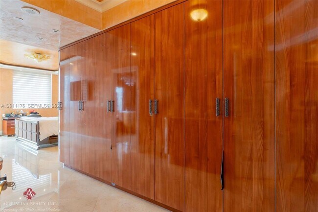 Building Photo - 17875 Collins Ave