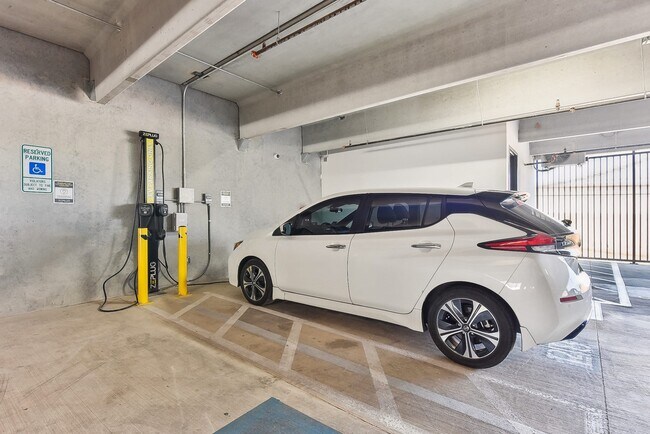 Building Photo - 6007 n. IH 35-235