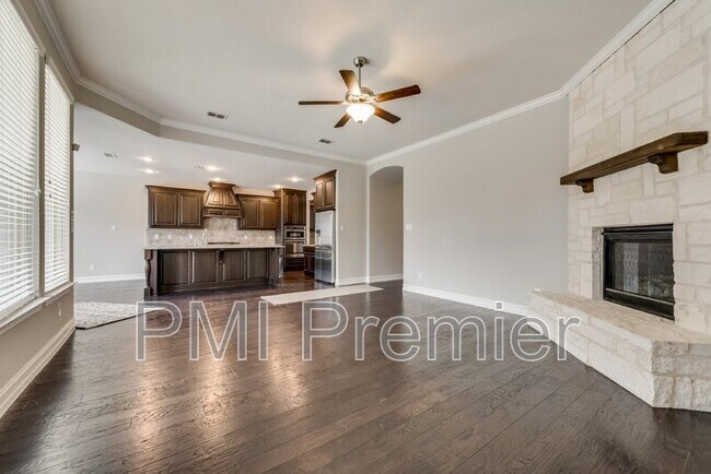 Building Photo - 2818 Balmoral Dr