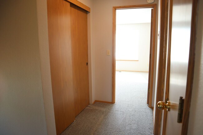 Building Photo - 114 SW 14th Cir
