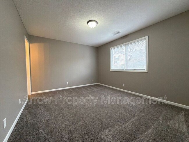 Building Photo - 3831 S 46th St