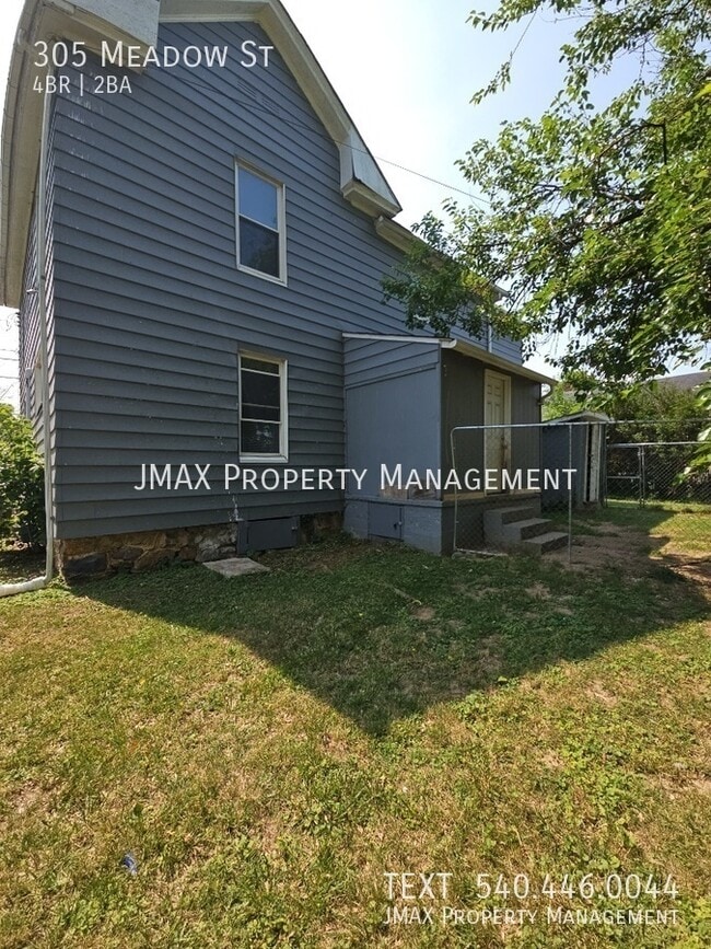 Building Photo - 305 Meadow St