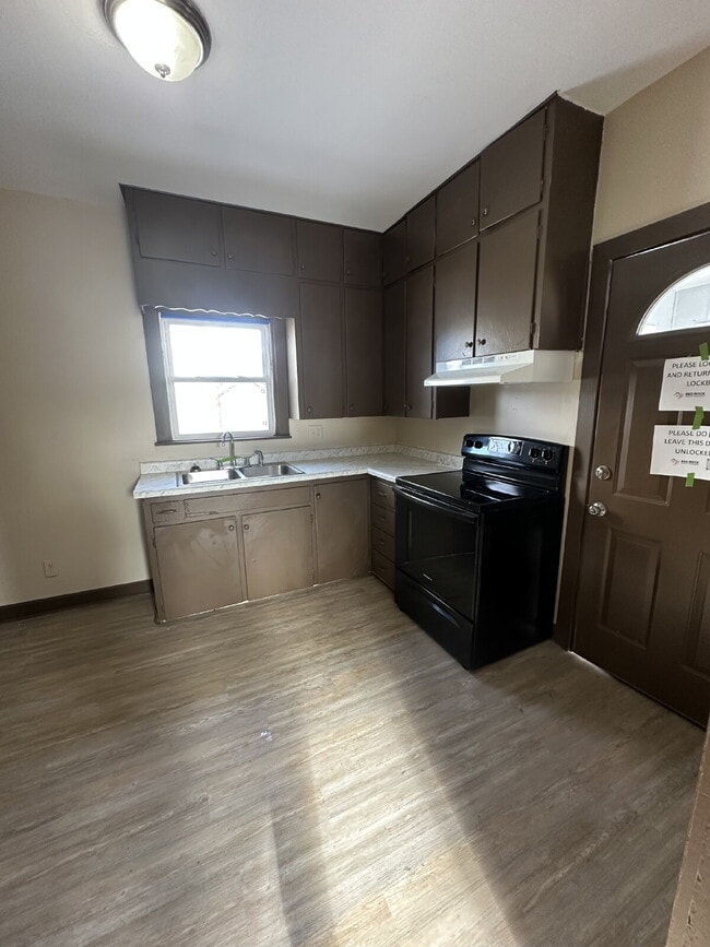 Building Photo - 1043 Vine St