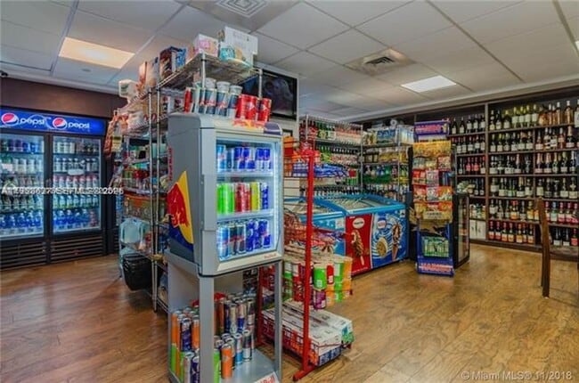 Building Photo - 1000 West Ave