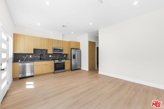 Building Photo - 5129 Don Pio Dr