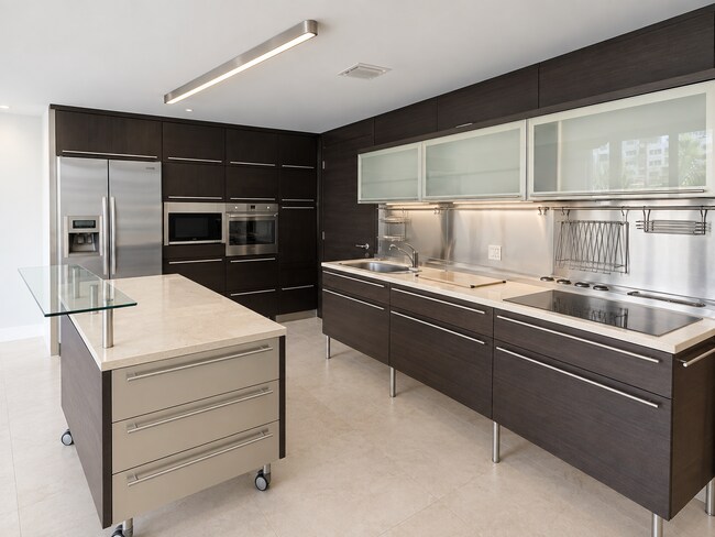 Building Photo - 6000 Collins Ave