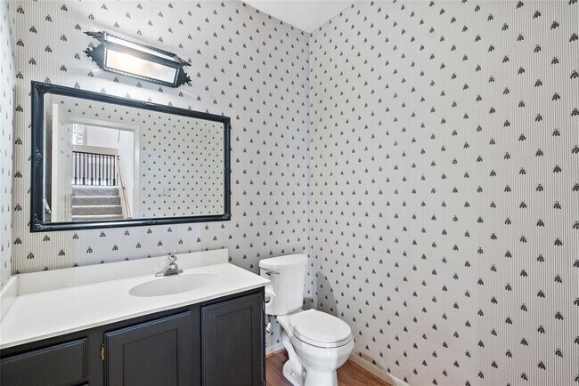 Building Photo - 3122 Camelot Dr