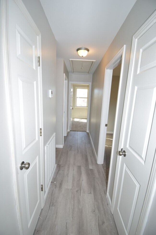 Building Photo - 4 Bedroom Home For Rent Over The River!