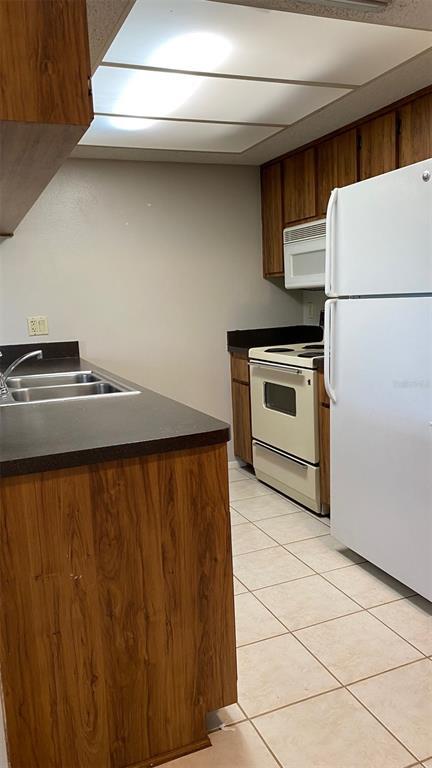 Building Photo - 7846 Royal Hart Dr
