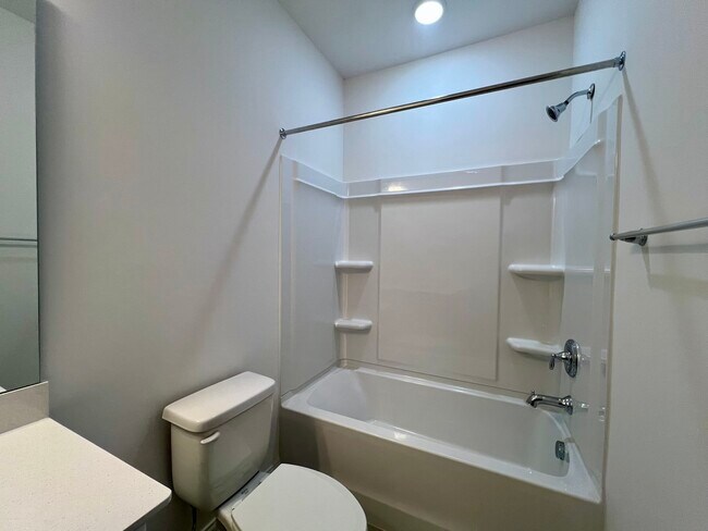 Building Photo - 2132 Barrowcliffe Dr NW
