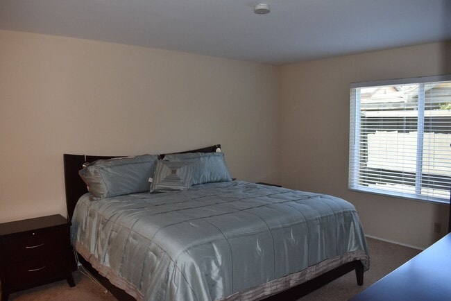 Building Photo - 3 Bedroom 2 Bath Single Story Home- Mesa V...
