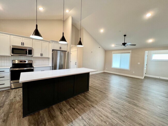 Building Photo - Modern Single-Family Home in Scenic Meadows Neighborhood