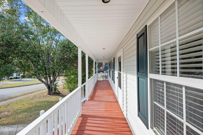 Building Photo - 1224 Grovewood Dr