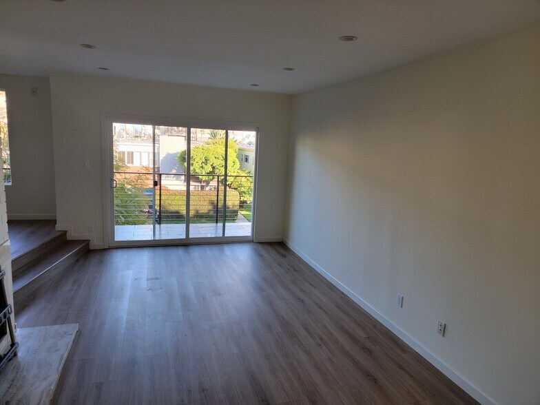 Building Photo - 12029 Goshen Ave