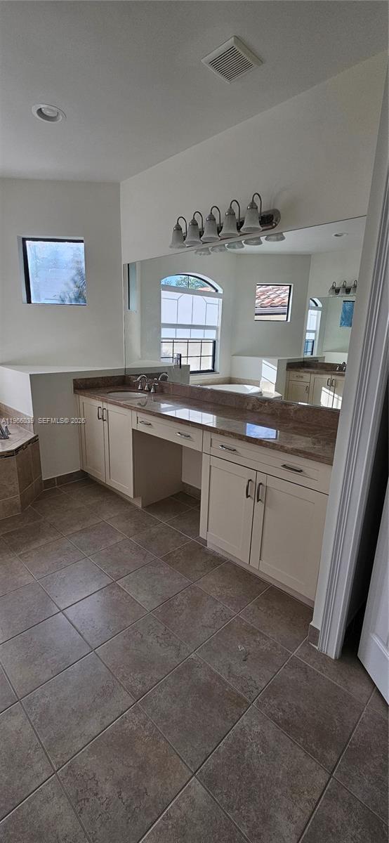 Building Photo - 8175 Lost Creek Ln