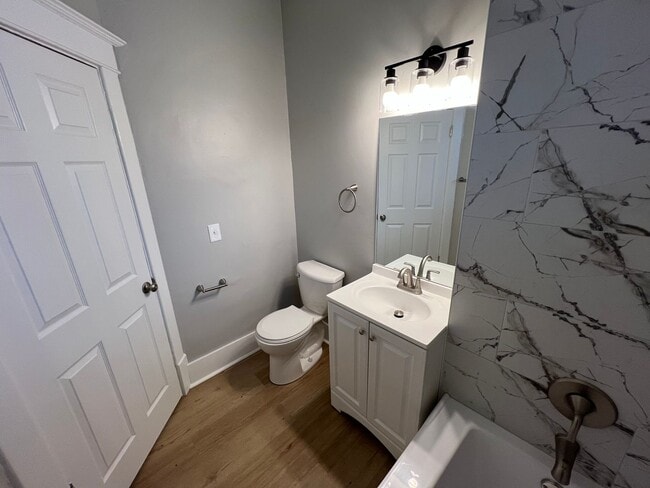 Building Photo - Fully Remodeled 2 Bedroom House!