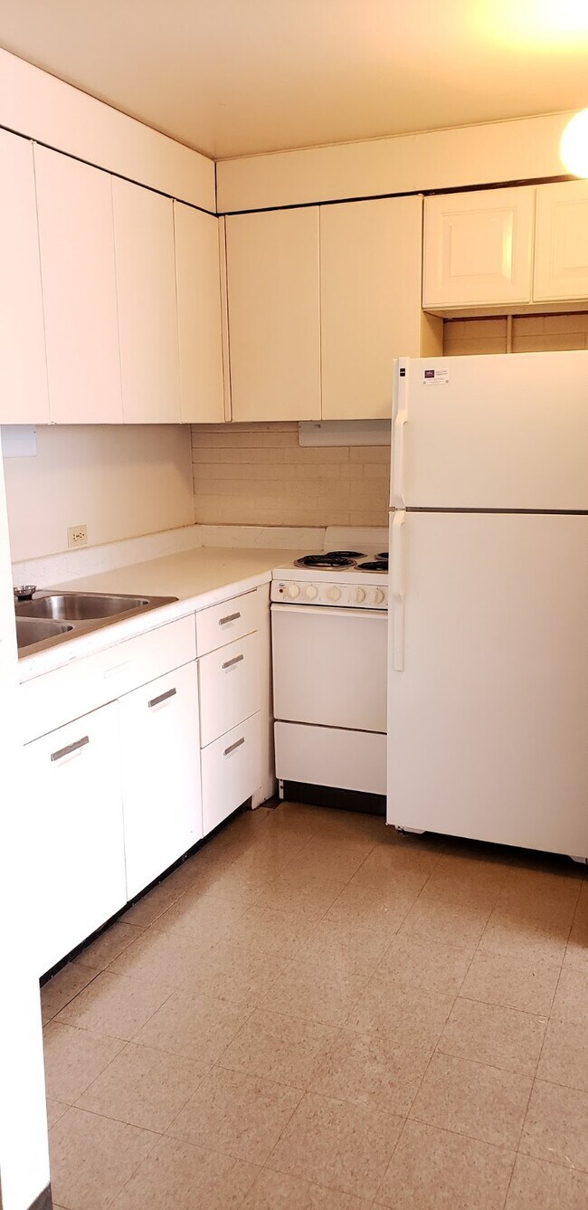 Building Photo - 200 High Ave SW Canton