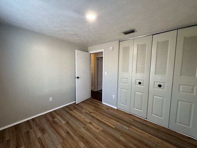 Building Photo - 261 Windsor Castle Dr