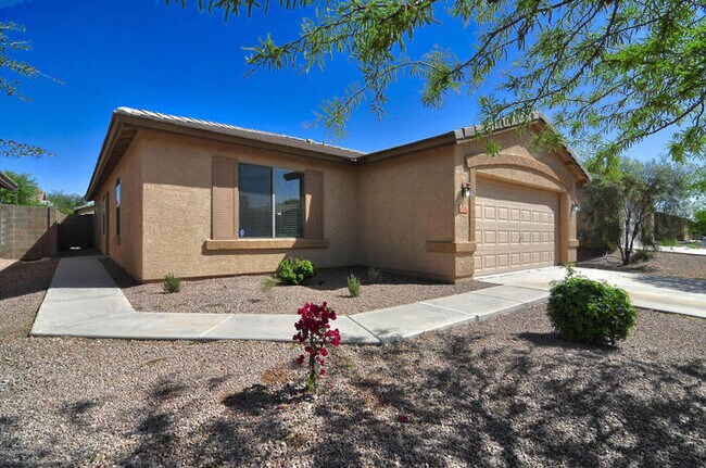 Building Photo - Great-room floor plan with 4 bedrooms PLUS den