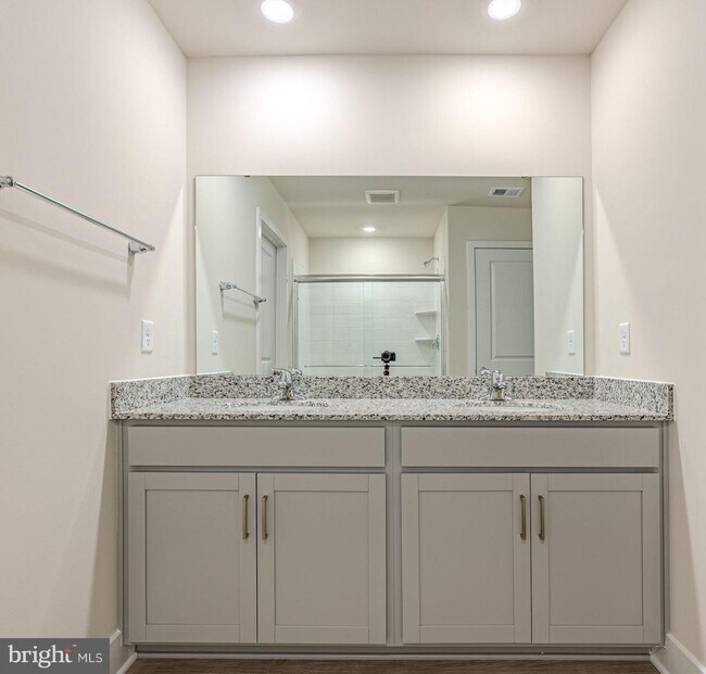 Building Photo - 115 Haida Ln