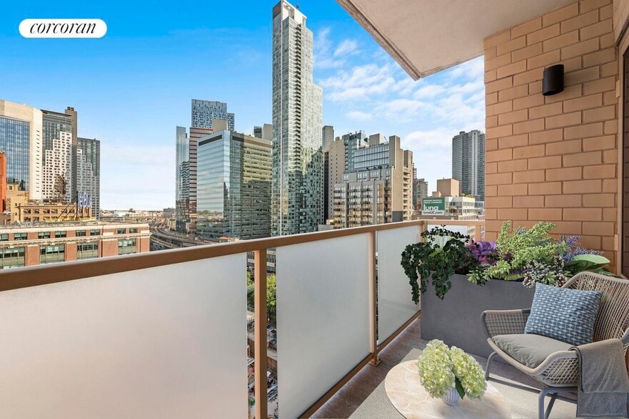 Building Photo - 41-34 Crescent St